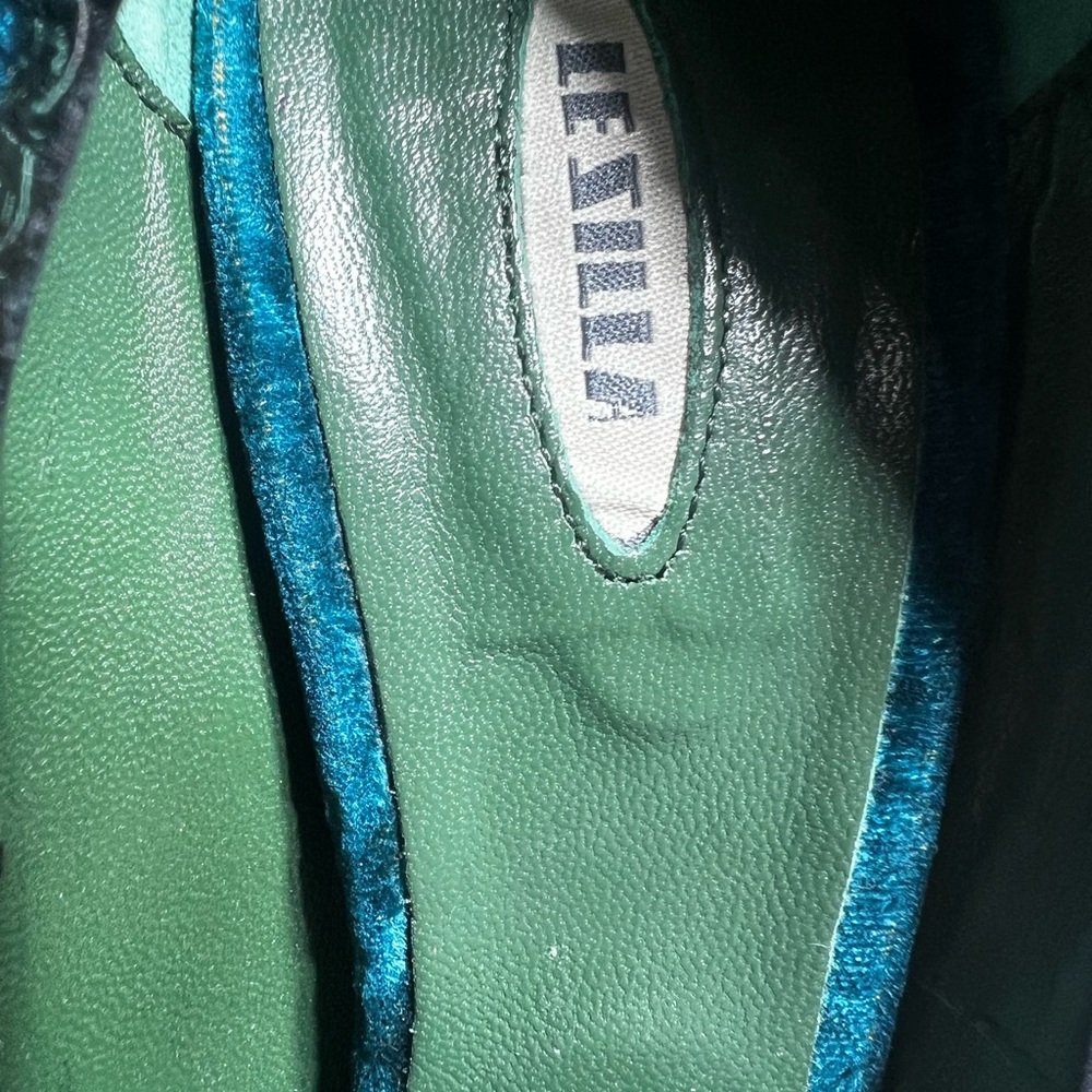 Le Silla Teal Velvet Pointed Toe Kitten Heel Pumps 37.5 - Picture 15 of 16